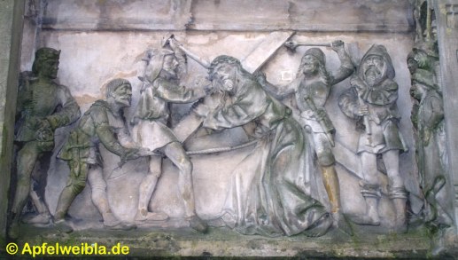 Bamberger Kreuzweg: Jesus ldt das Kreuz auf seine Schultern (Station 1; an der Elisabethenkirche)
