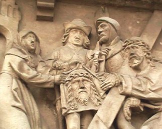 Bamberger Kreuzweg: Veronica reicht Jesus das Schwei�tuch (5. Station)
