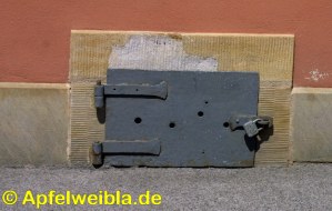 Kellerluke an einem G�rtnerhaus