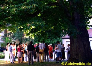 Im Schatten einer alten Edelkastanie